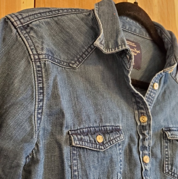 🍂AE Denim Shirt🍂 - Picture 4 of 5